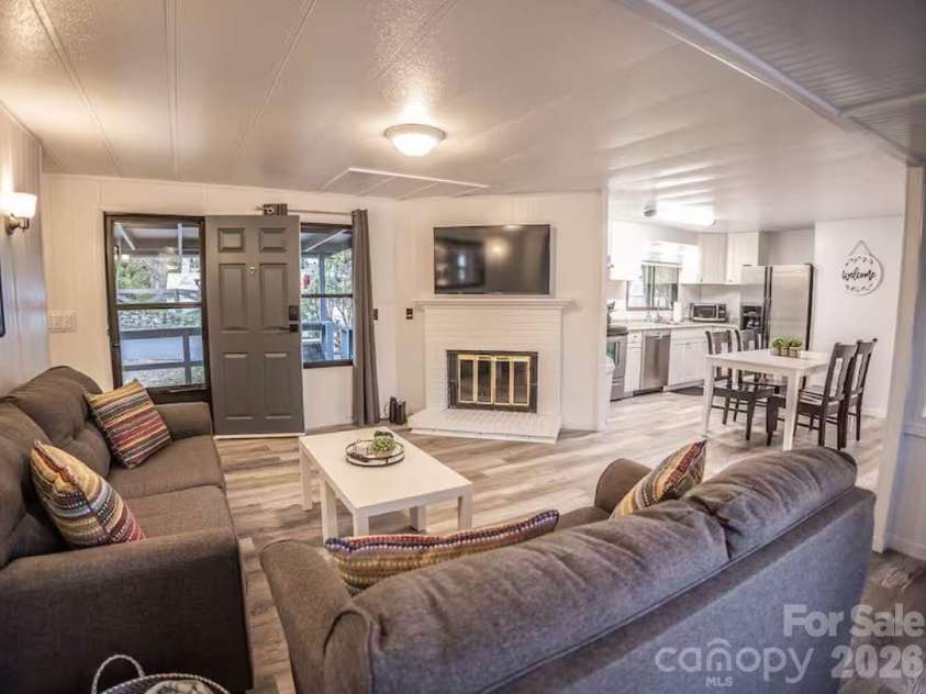 101 6th Street, Black Mountain, NC 28711.  MLS# CAR4357567, YatesRealty ID 9567. 