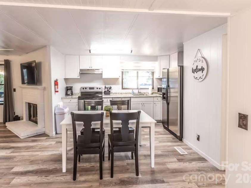 101 6th Street, Black Mountain, NC 28711.  MLS# CAR4357567, YatesRealty ID 9567. 