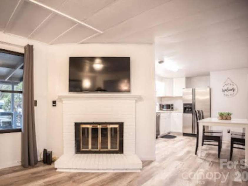 101 6th Street, Black Mountain, NC 28711.  MLS# CAR4357567, YatesRealty ID 9567. 