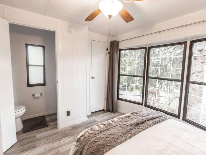 101 6th Street, Black Mountain, NC 28711.  MLS# CAR4357567, YatesRealty ID 9567. 