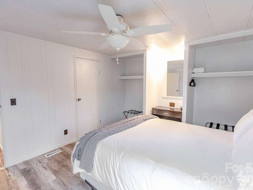101 6th Street, Black Mountain, NC 28711.  MLS# CAR4357567, YatesRealty ID 9567. 
