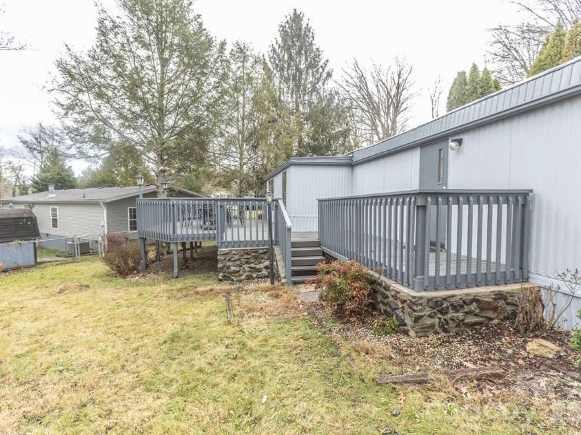 101 6th Street, Black Mountain, NC 28711.  MLS# CAR4357567, YatesRealty ID 9567. 