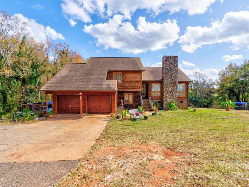 831 College Avenue, Shelby, NC 28152.  MLS# CAR4196918, YatesRealty ID 9567. 