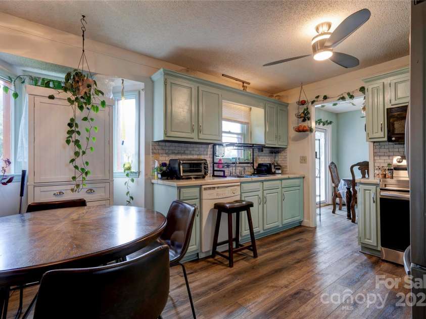 831 College Avenue, Shelby, NC 28152.  MLS# CAR4196918, YatesRealty ID 9567. 