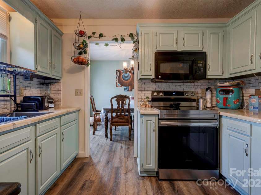 831 College Avenue, Shelby, NC 28152.  MLS# CAR4196918, YatesRealty ID 9567. 