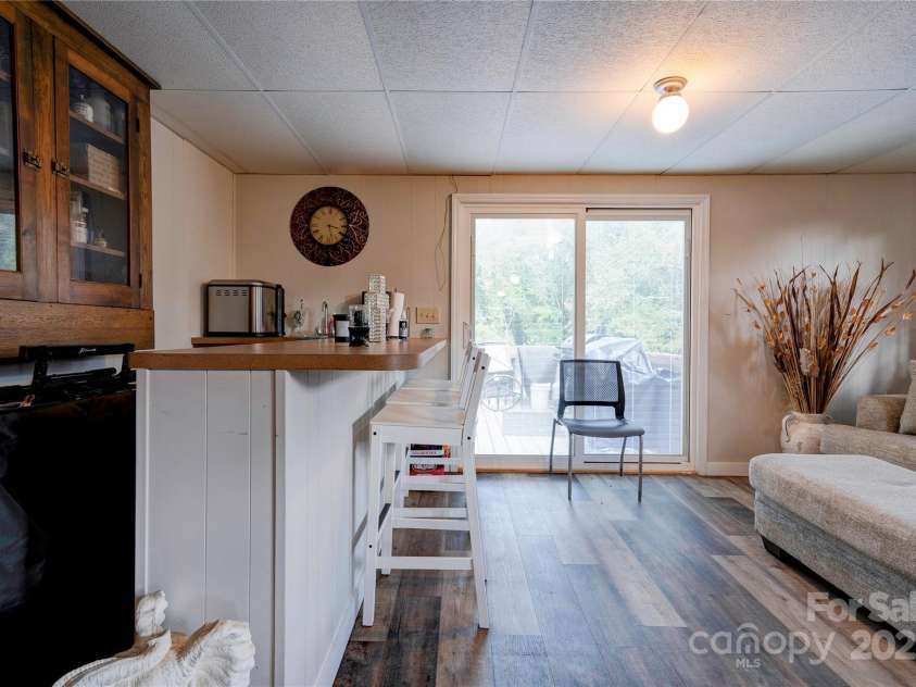 831 College Avenue, Shelby, NC 28152.  MLS# CAR4196918, YatesRealty ID 9567. 