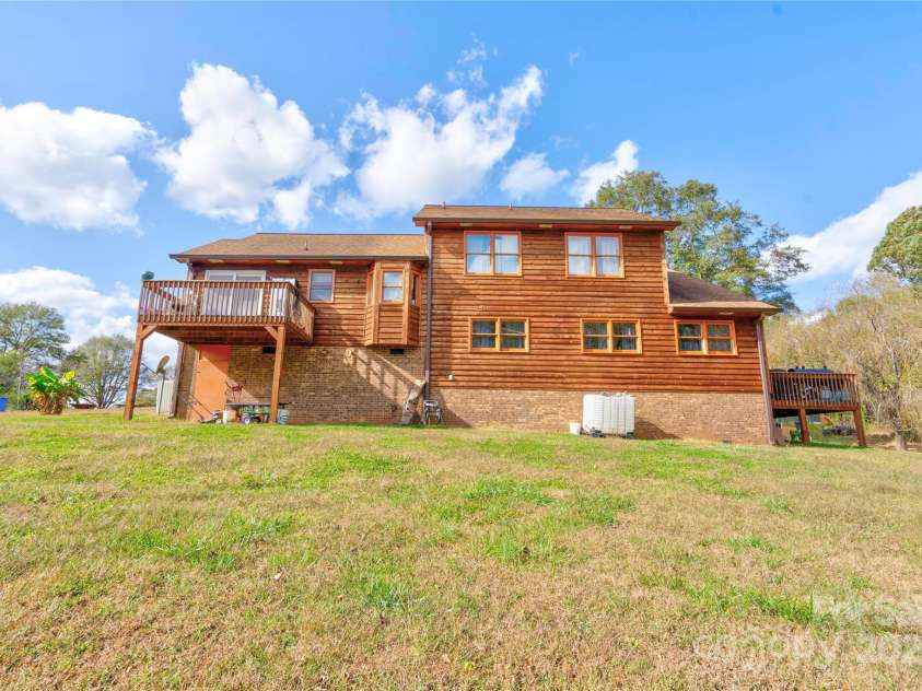 831 College Avenue, Shelby, NC 28152.  MLS# CAR4196918, YatesRealty ID 9567. 