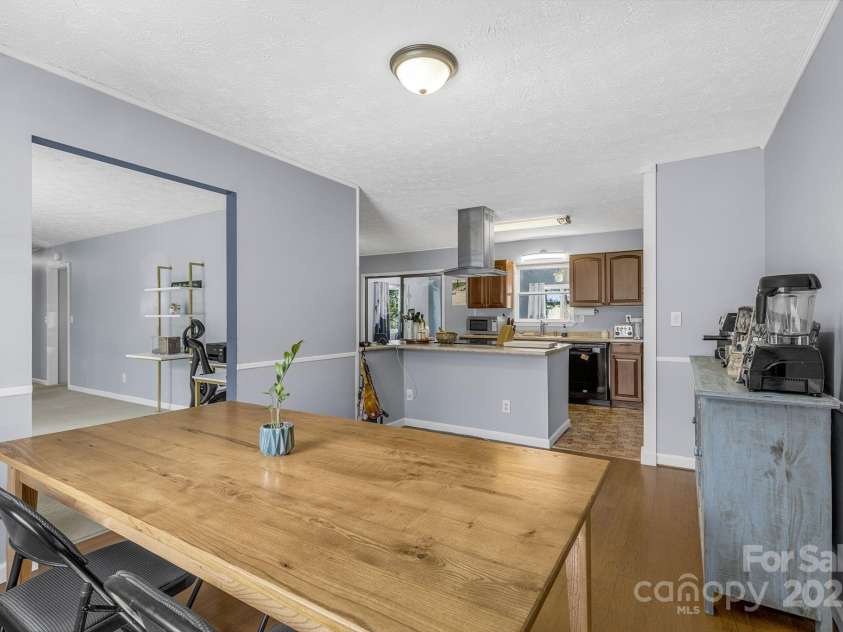 110 Cannon Drive, Hendersonville, NC 28792.  MLS# CAR4237899, YatesRealty ID 9568. 