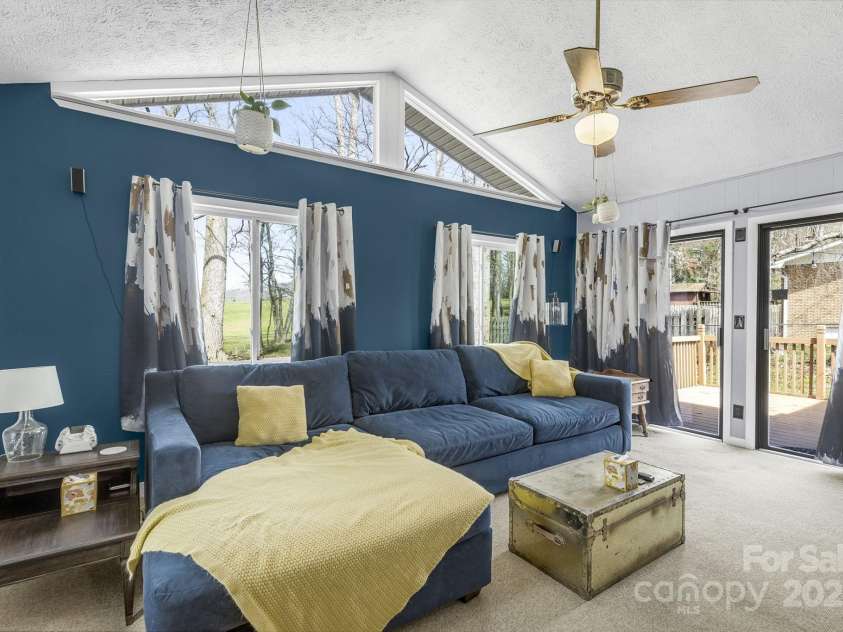 110 Cannon Drive, Hendersonville, NC 28792.  MLS# CAR4237899, YatesRealty ID 9568. 