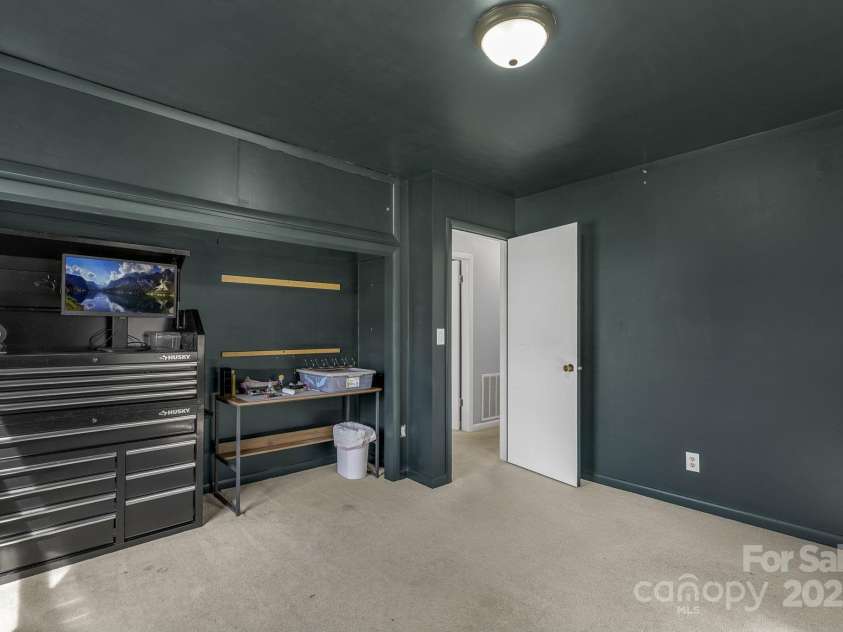 110 Cannon Drive, Hendersonville, NC 28792.  MLS# CAR4237899, YatesRealty ID 9568. 