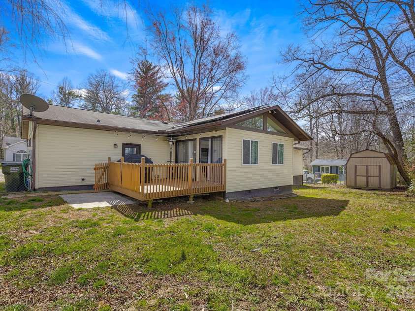 110 Cannon Drive, Hendersonville, NC 28792.  MLS# CAR4237899, YatesRealty ID 9568. 