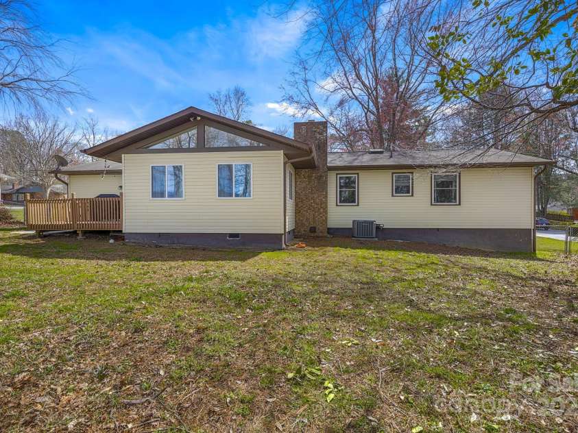 110 Cannon Drive, Hendersonville, NC 28792.  MLS# CAR4237899, YatesRealty ID 9568. 