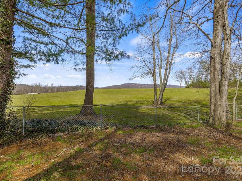 110 Cannon Drive, Hendersonville, NC 28792.  MLS# CAR4237899, YatesRealty ID 9568. 