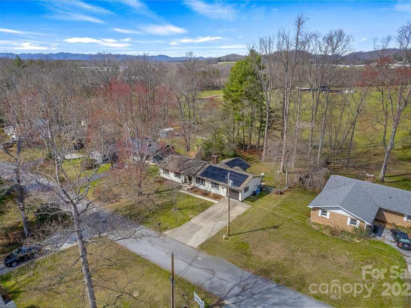 110 Cannon Drive, Hendersonville, NC 28792.  MLS# CAR4237899, YatesRealty ID 9568. 