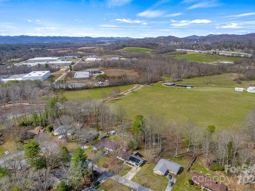 110 Cannon Drive, Hendersonville, NC 28792.  MLS# CAR4237899, YatesRealty ID 9568. 