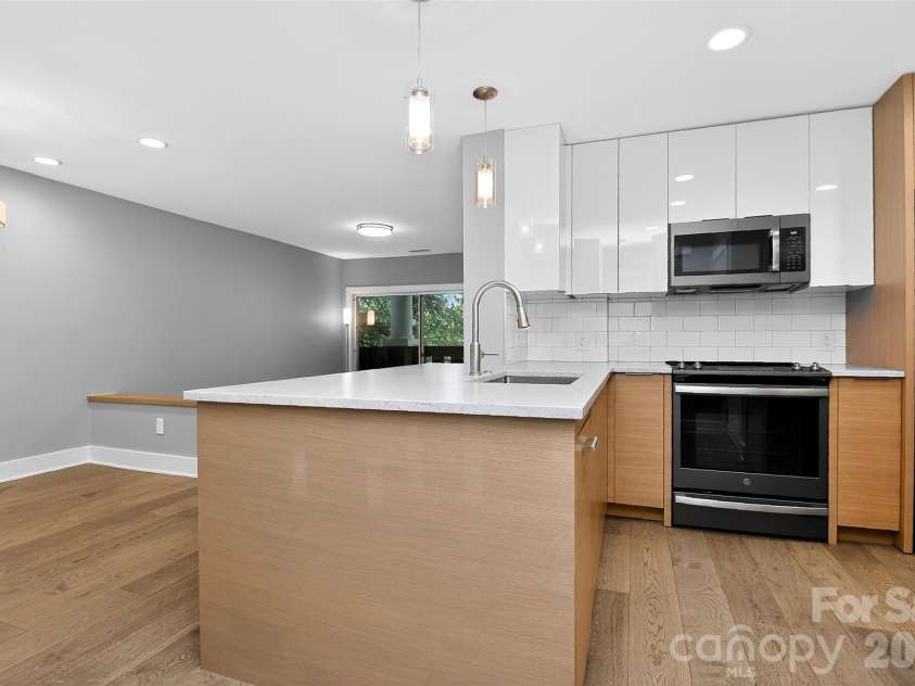 603 Queens Road, Charlotte, NC 28207.  MLS# CAR4366177, YatesRealty ID 9568. 