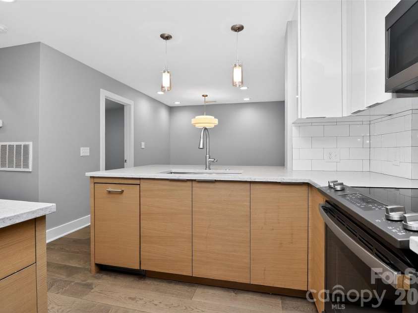603 Queens Road, Charlotte, NC 28207.  MLS# CAR4366177, YatesRealty ID 9568. 