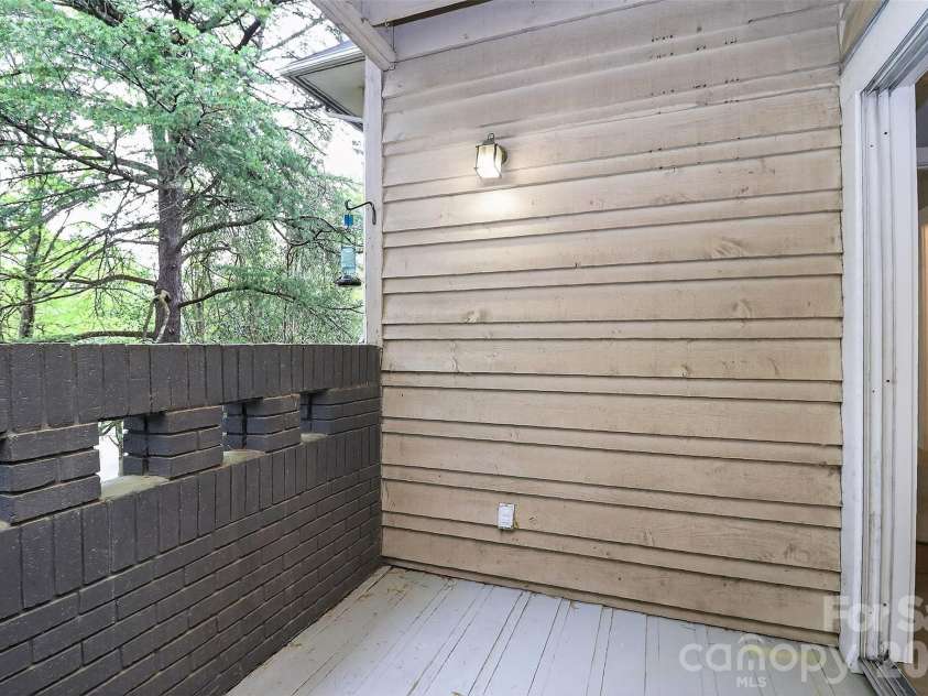 603 Queens Road, Charlotte, NC 28207.  MLS# CAR4366177, YatesRealty ID 9568. 