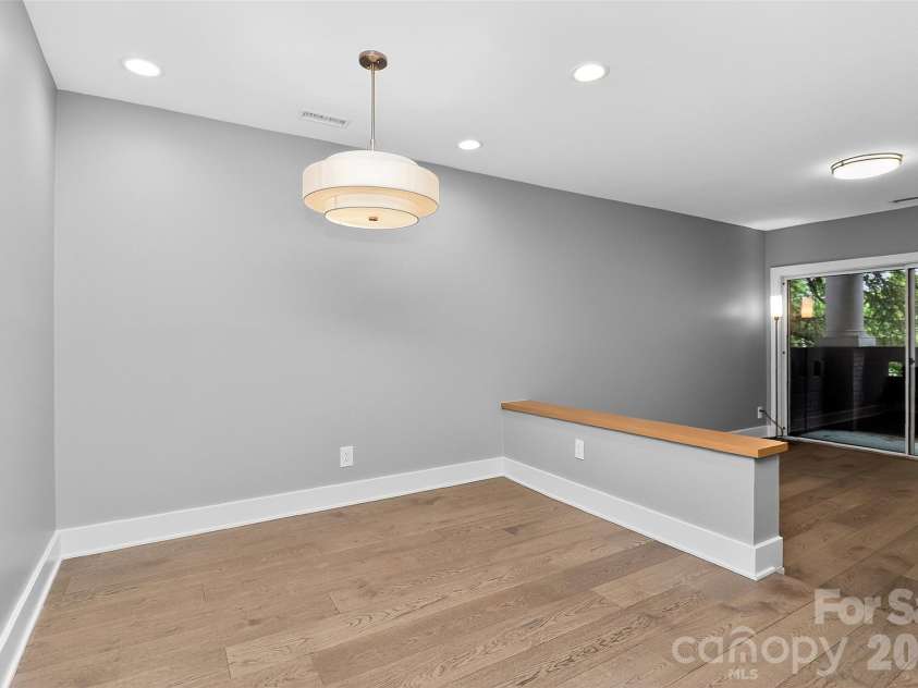 603 Queens Road, Charlotte, NC 28207.  MLS# CAR4366177, YatesRealty ID 9568. Dining area off kitchen