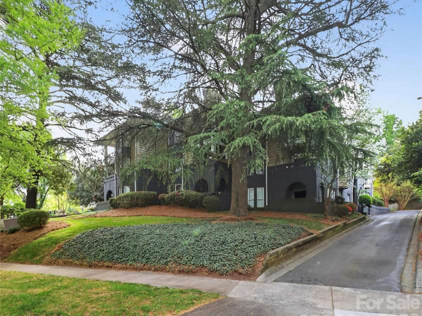 603 Queens Road, Charlotte, NC 28207.  MLS# CAR4366177, YatesRealty ID 9568. Drive/street view