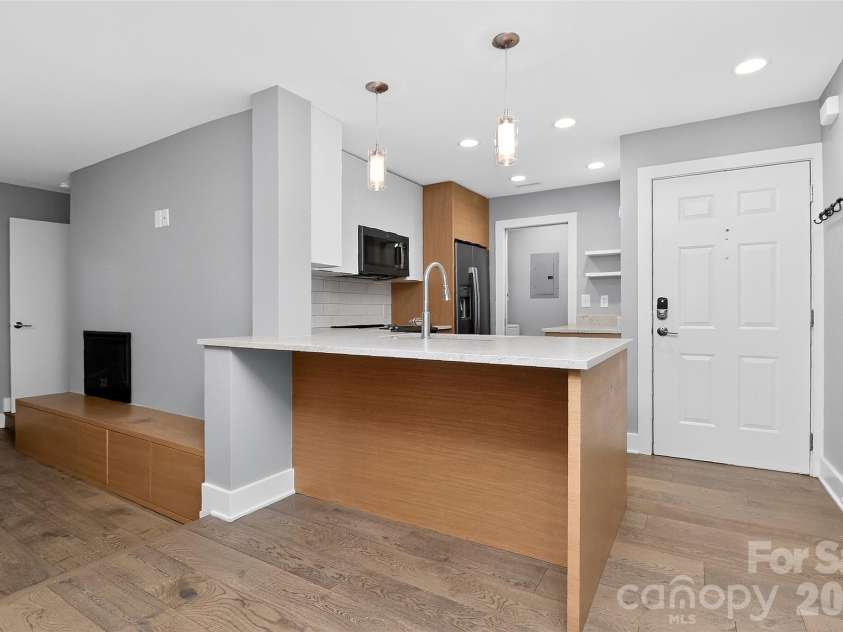 603 Queens Road, Charlotte, NC 28207.  MLS# CAR4366177, YatesRealty ID 9568. Eat-in breakfast nook