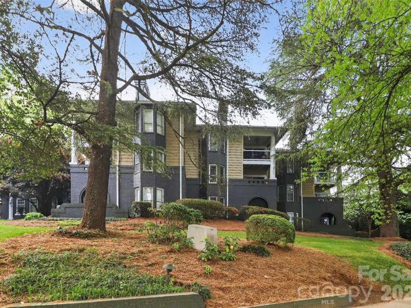 603 Queens Road, Charlotte, NC 28207.  MLS# CAR4366177, YatesRealty ID 9568. Street view