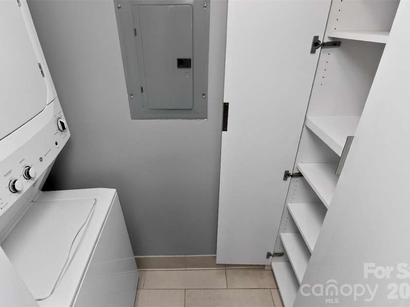 603 Queens Road, Charlotte, NC 28207.  MLS# CAR4366177, YatesRealty ID 9568. Utility room creatively repurposed for rare separate laundry space and pantry right off kitchen.