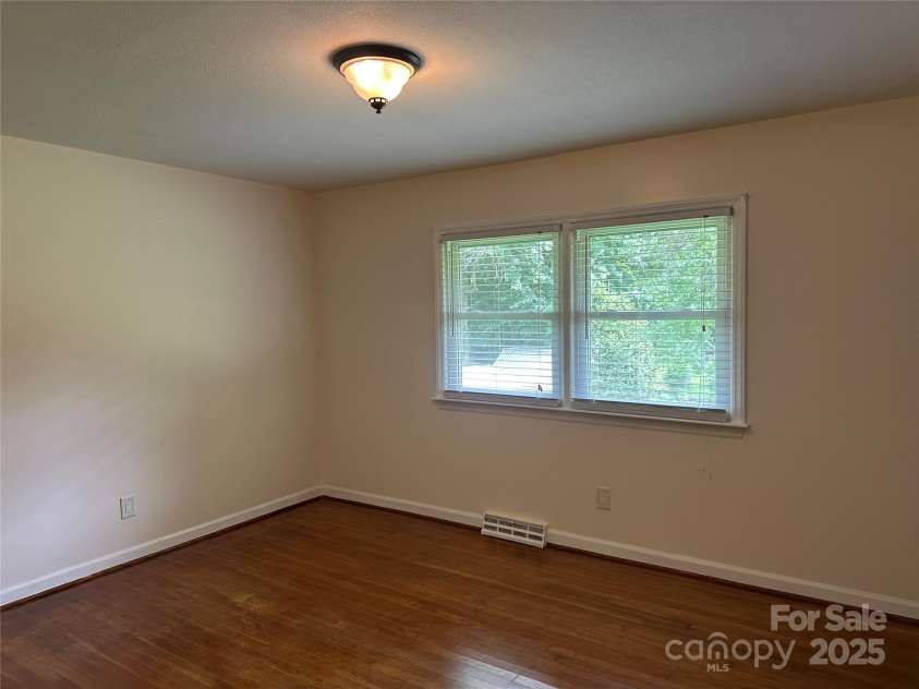 1115 Dumbarton Road, Gastonia, NC 28054.  MLS# CAR4312086, YatesRealty ID 957. 