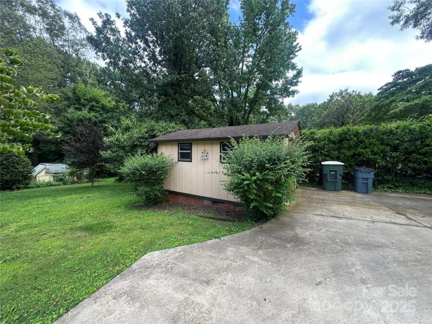 1115 Dumbarton Road, Gastonia, NC 28054.  MLS# CAR4312086, YatesRealty ID 957. 