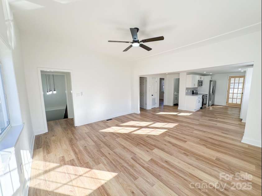 1003 4th Avenue, Gastonia, NC 28052.  MLS# CAR4216864, YatesRealty ID 9570. High Ceilings