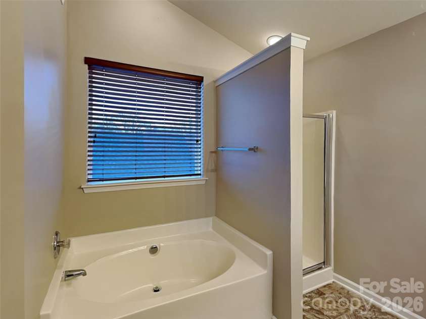 12927 Deaton Hill Drive, Charlotte, NC 28269.  MLS# CAR4350631, YatesRealty ID 9570. Primary Bathroom
