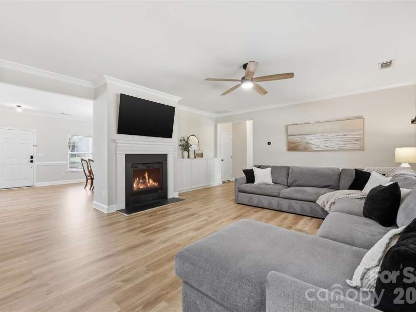 7010 Evanton Loch Road, Charlotte, NC 28278.  MLS# CAR4357552, YatesRealty ID 9571. 