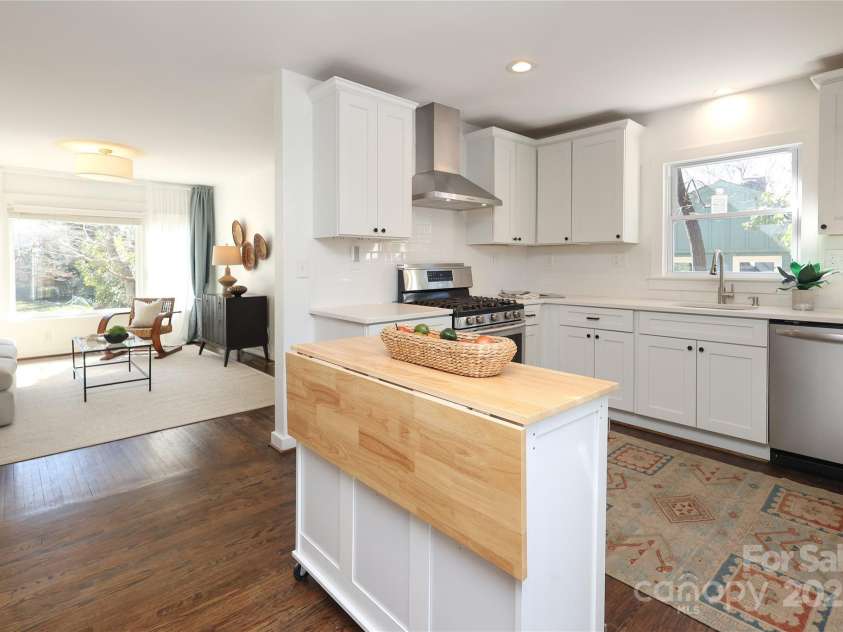 3452 Airlie Street, Charlotte, NC 28205.  MLS# CAR4197942, YatesRealty ID 9572. 