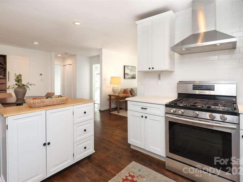 3452 Airlie Street, Charlotte, NC 28205.  MLS# CAR4197942, YatesRealty ID 9572. 