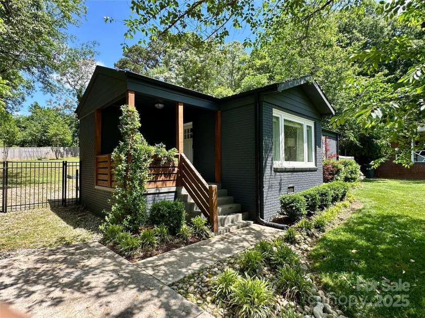 3452 Airlie Street, Charlotte, NC 28205.  MLS# CAR4197942, YatesRealty ID 9572. 