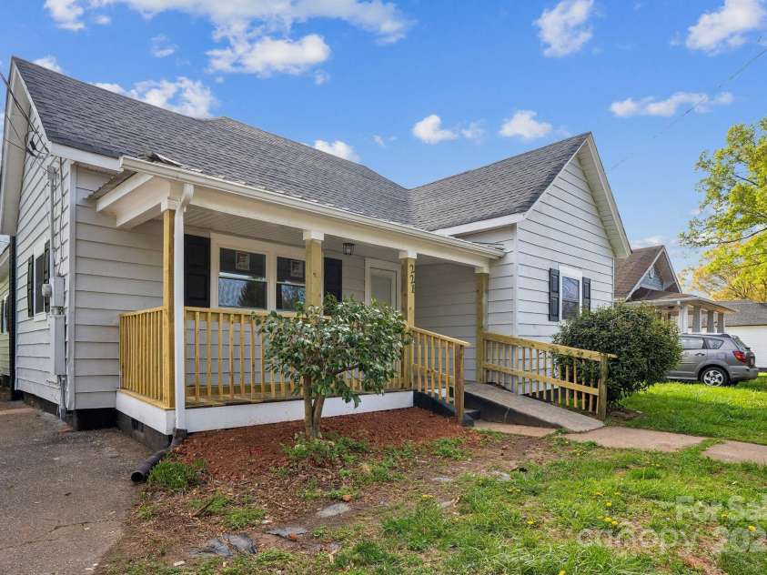221 Davis Avenue, Newton, NC 28658.  MLS# CAR4242744, YatesRealty ID 9574. 