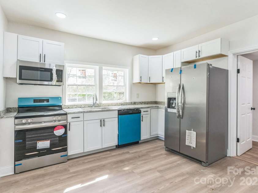 221 Davis Avenue, Newton, NC 28658.  MLS# CAR4242744, YatesRealty ID 9574. 