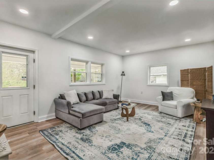 221 Davis Avenue, Newton, NC 28658.  MLS# CAR4242744, YatesRealty ID 9574. 