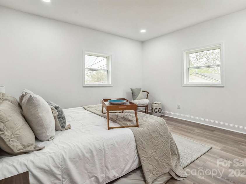 221 Davis Avenue, Newton, NC 28658.  MLS# CAR4242744, YatesRealty ID 9574. 