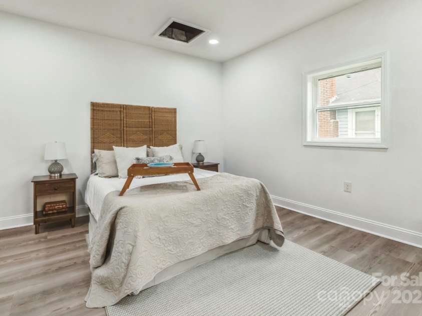 221 Davis Avenue, Newton, NC 28658.  MLS# CAR4242744, YatesRealty ID 9574. 