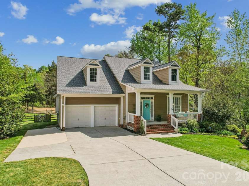 9149 Viscount Lane, Charlotte, NC 28269.  MLS# CAR4364745, YatesRealty ID 9574. 