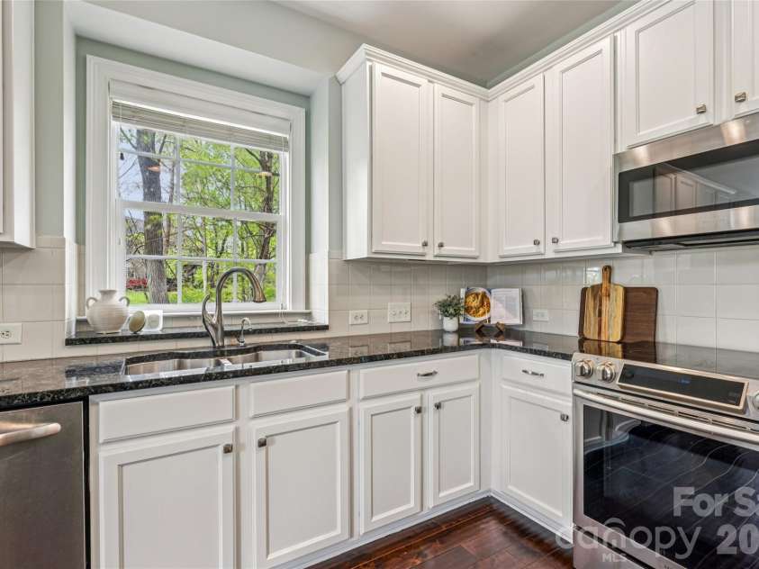 9149 Viscount Lane, Charlotte, NC 28269.  MLS# CAR4364745, YatesRealty ID 9574. 
