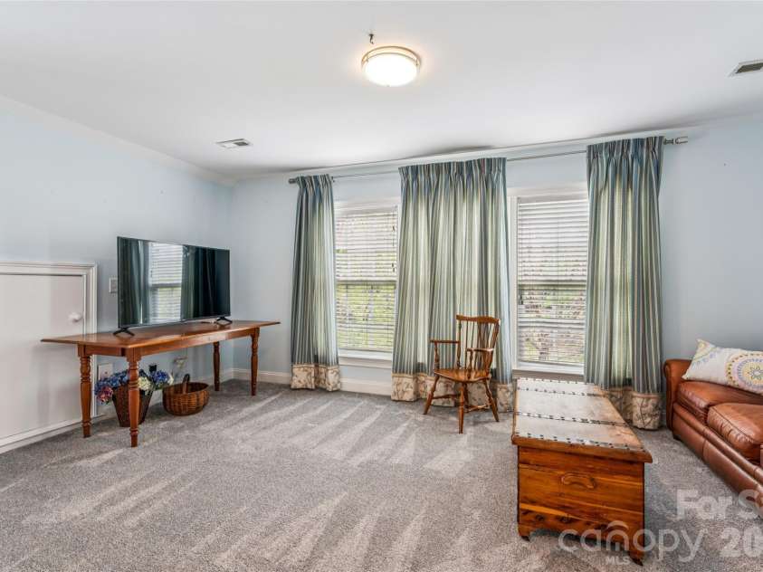 9149 Viscount Lane, Charlotte, NC 28269.  MLS# CAR4364745, YatesRealty ID 9574. 