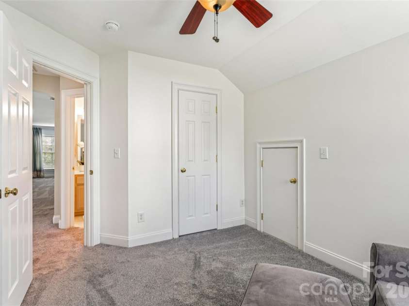9149 Viscount Lane, Charlotte, NC 28269.  MLS# CAR4364745, YatesRealty ID 9574. 