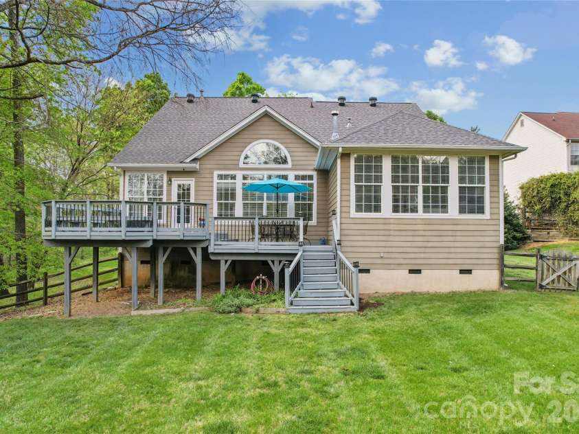 9149 Viscount Lane, Charlotte, NC 28269.  MLS# CAR4364745, YatesRealty ID 9574. 
