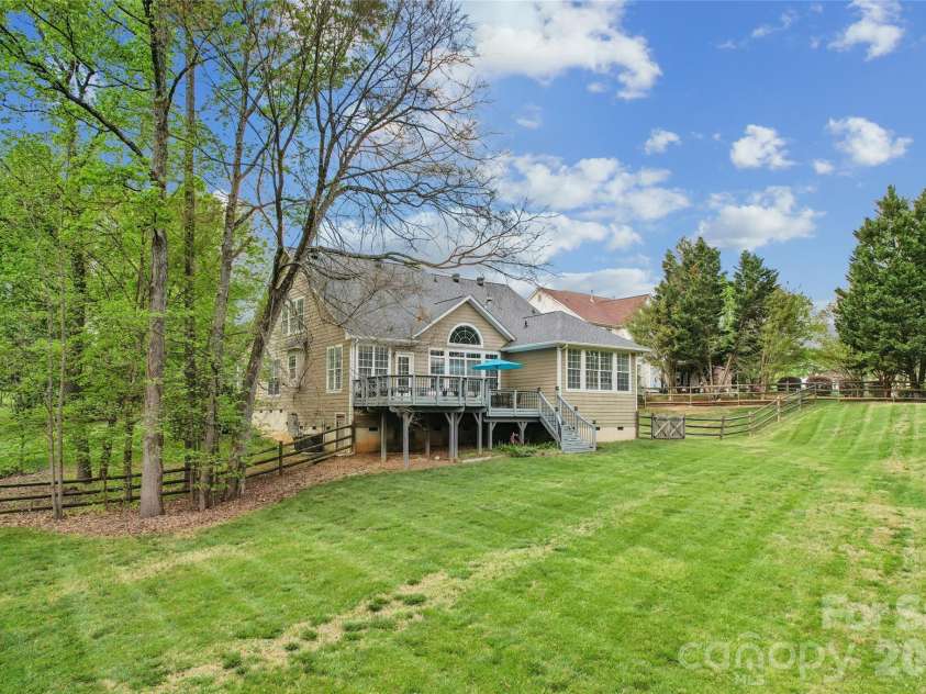 9149 Viscount Lane, Charlotte, NC 28269.  MLS# CAR4364745, YatesRealty ID 9574. 