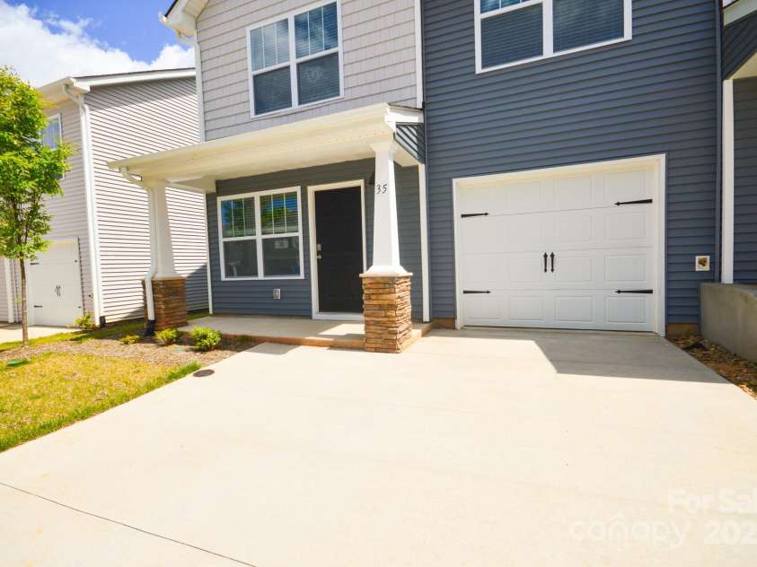 35 Cain Hollow Way, Asheville, NC 28806.  MLS# CAR4211127, YatesRealty ID 9576. 