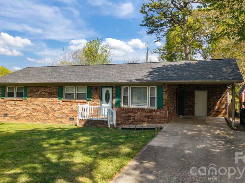 3942 Linwood Road, Gastonia, NC 28052.  MLS# CAR4366197, YatesRealty ID 9576. 