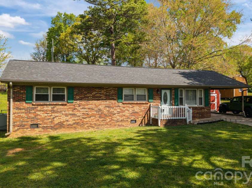 3942 Linwood Road, Gastonia, NC 28052.  MLS# CAR4366197, YatesRealty ID 9576. 