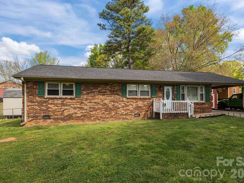 3942 Linwood Road, Gastonia, NC 28052.  MLS# CAR4366197, YatesRealty ID 9576. 